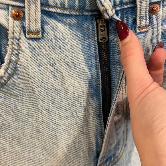 Abercrombie & Fitch The '90s Relaxed Jean Ultra High Rise Light Blue Wash - Picture 6 of 11